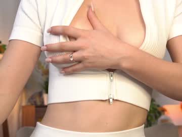 girl
        refined_style cam image #5418018