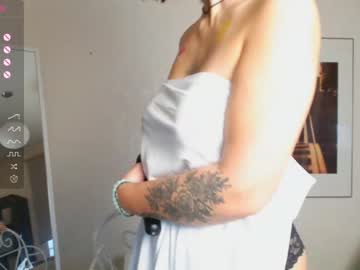 girl
        lisasashley cam image #2429098