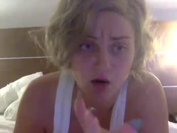 girl
        emtt44 cam image #4972259