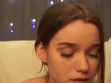 girl
        harrieteasley cam image #5912637