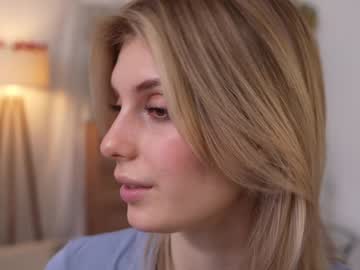 girl
        refined_style cam image #5905760