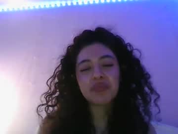 girl
        savinajade cam image #474028