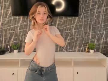 girl
        lynnatlee cam image #3872780