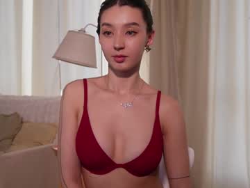 girl
        sarasuo cam image #6085483