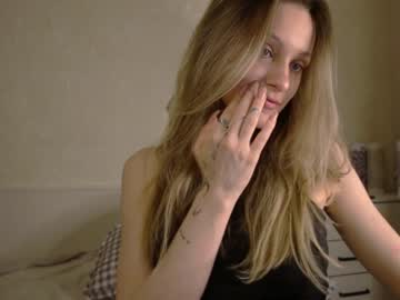 girl
        fflloowweerr cam image #3448854