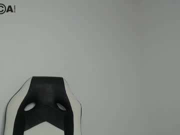 girl
        nathaly_bird cam image #1645590