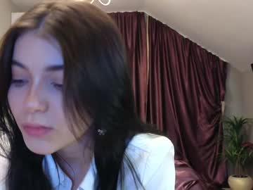 girl
        kr1stinarrow cam image #2151919