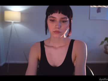 girl
        luna_ai cam image #1136922