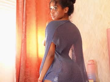 girl
        crystalmartinez_ cam image #4289389