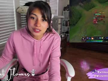 girl
        violetttflowers cam image #3952143