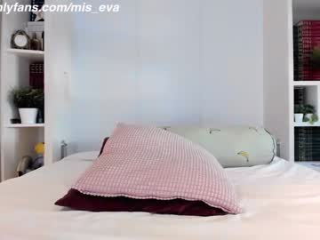 girl
        mis_eva cam image #41988