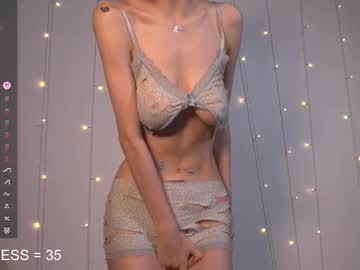 girl
        happynewdear cam image #6200722