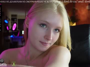 girl
        bestblondiiecb cam image #1958101