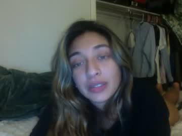 girl
        kristy_barrios cam image #1832448