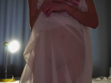 girl
        arielday cam image #3117622