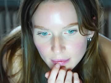 girl
        ellaa91 cam image #29615