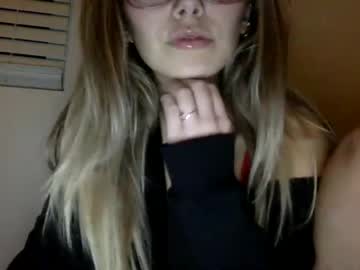 girl
        kybabayyy cam image #178893