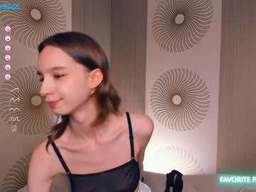 girl
        happiness_call cam image #1590466
