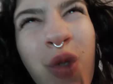 girl
        frenchava cam image #2633274