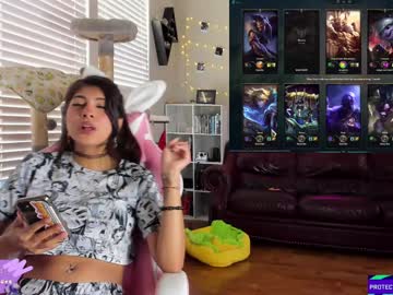 girl
        violetttflowers cam image #2078824