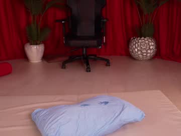 girl
        kittycaitlin cam image #6896607
