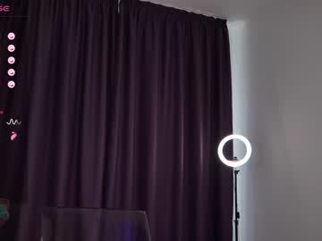 girl
        fazeyj cam image #3864169