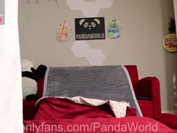 couple
        pandaworldcb cam image #4595518
