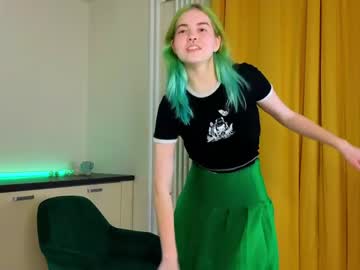 girl
        edinacowee cam image #3969579