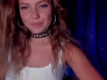 girl
        kosmickate cam image #531140