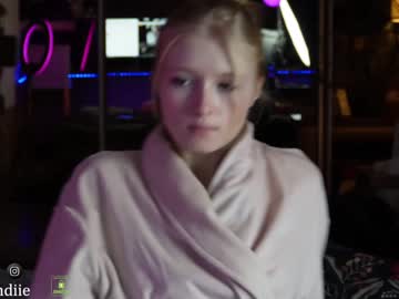 girl
        bestblondiiecb cam image #2928339