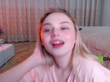 girl
        shy_blondiee cam image #896651