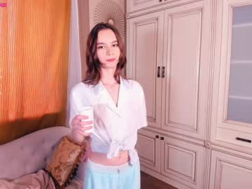 girl
        happiness_call cam image #1185520