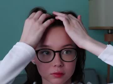 girl
        cathrynhenley cam image #4779149