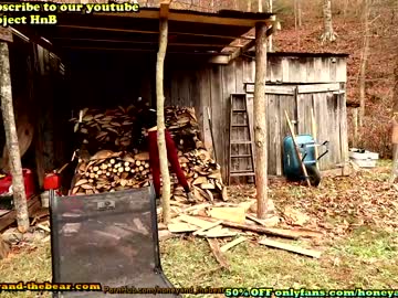 couple
        honeyand_thebear cam image #133084