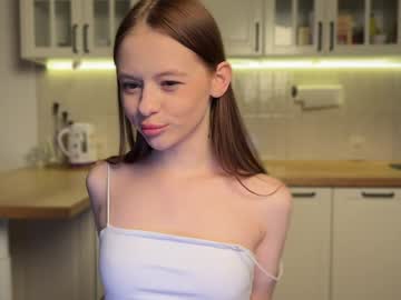 girl
        tweety_sweetie cam image #5421859