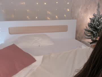 girl
        fira_milano cam image #3200970