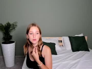 girl
        grace_barton cam image #2105489