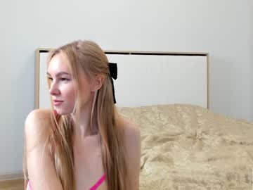 girl
        olivia__evans_ cam image #175327