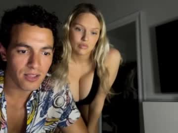 couple
        chulo33333 cam image #3896448