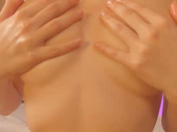 girl
        aimeerogers cam image #1756287