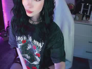 girl
        uindi cam image #4126530