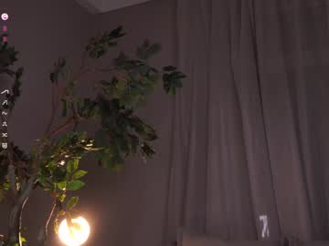 girl
        elswythalgood cam image #5729063