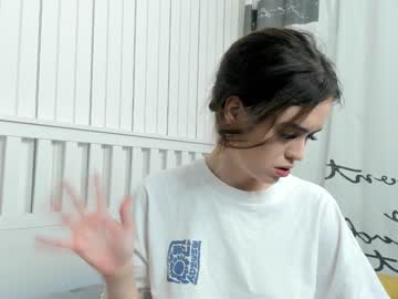 girl
        connieambes cam image #2511374