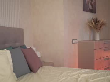 girl
        gold_blond cam image #5080123
