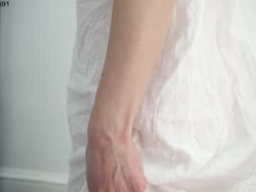 girl
        ellaa91 cam image #1116741