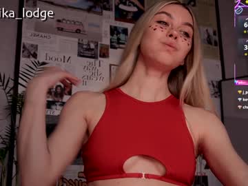 girl
        nika_lodge cam image #6741448