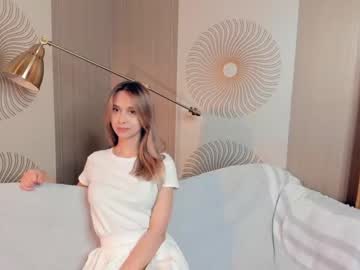 girl
        nectar_peach cam image #4015207