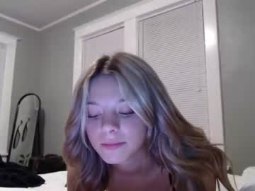 girl
        lily_marieee cam image #1054057
