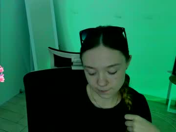 girl
        stasy_clapp cam image #4741837