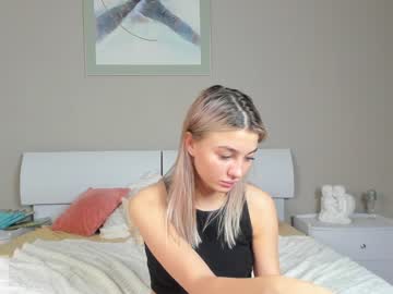 girl
        lilly_mattsson cam image #1829022